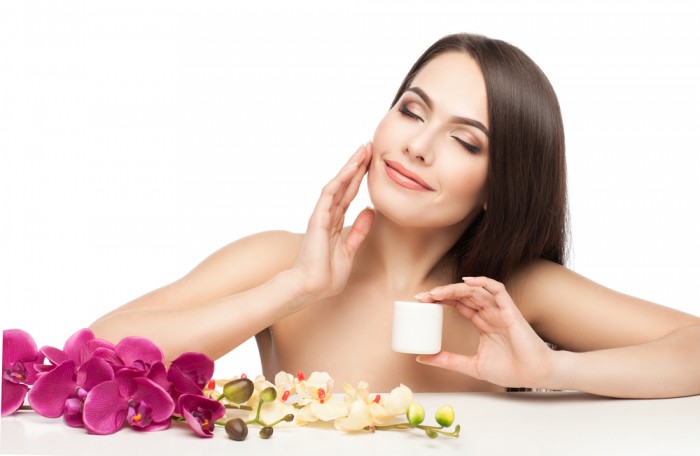 http://www.ivetta.ua/wp-content/uploads/2015/08/devushka-s-kremom1-e1440157995207.jpg