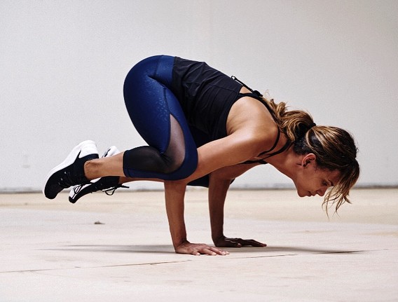 Halle Maria Berry yoga