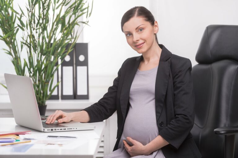 Как подготовиться к родам работающей женщине