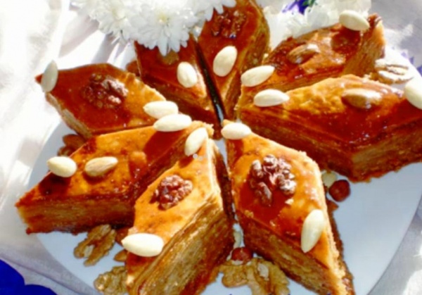 Пахлава с орехами и цукатами