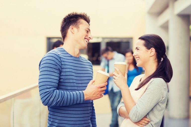 15 способов начать разговор с парнем