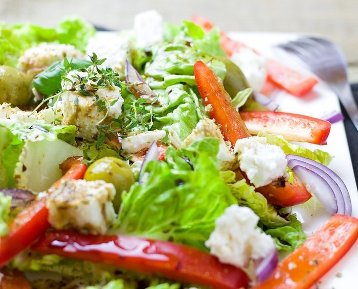 5 простых рецептов питательных салатов - Салат овощной с сыром
