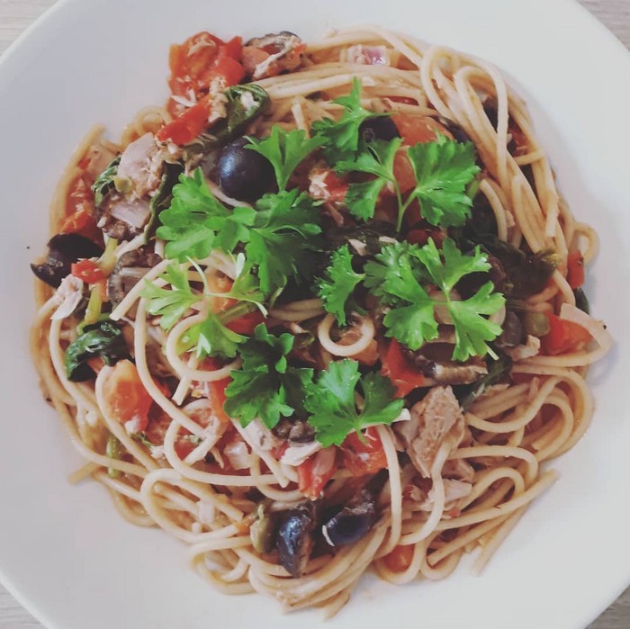 5 восхитительных способов приготовления блюд с тунцом - Спагетти с тунцом и томатным соусом