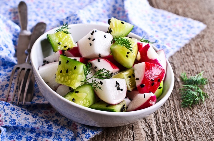 5 замечательных рецептов свежих весенних салатов