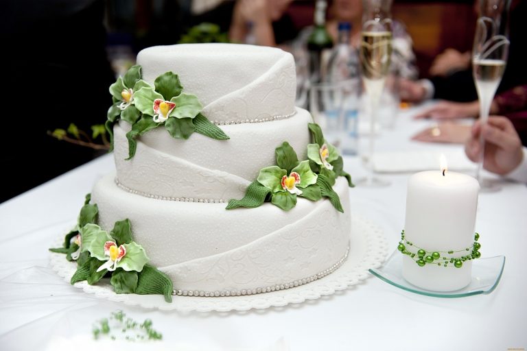 Как правильно выбрать свадебный торт