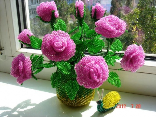 Цветочная композиция из бисера Карликовая роза