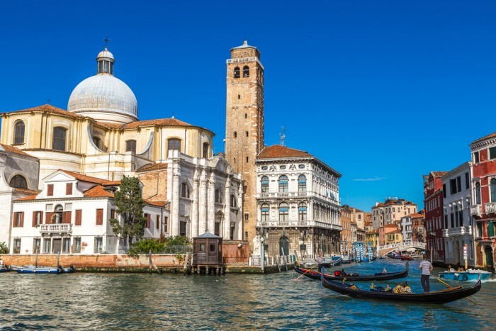 Возьми прогулку на гондоле в Венеции