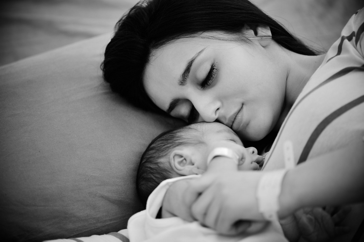 Плюсы и минусы совместного сна с новорожденным ребенком
