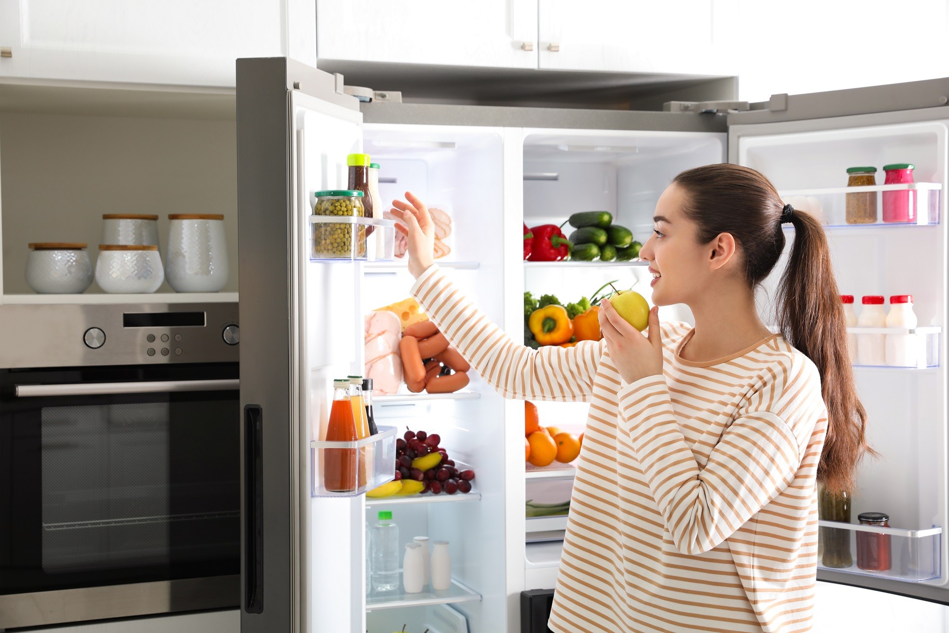 Очисти холодильник и шкафчики от вредной пищи