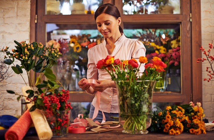 7 способов дольше сохранить цветы в вазе