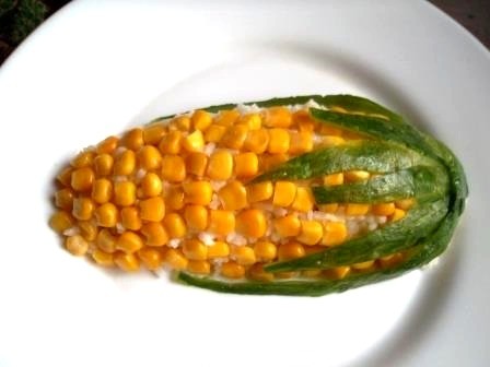 Как красиво украсить салат «Кукуруза»
