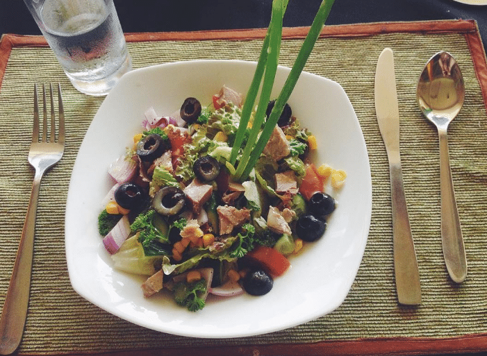 Рецепты свежих весенних салатов - Салат с тунцом и кукурузой