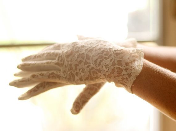 Кружевные свадебные перчатки