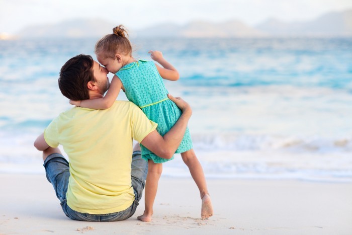 Как отношения с отцом в детстве влияют на жизнь женщины