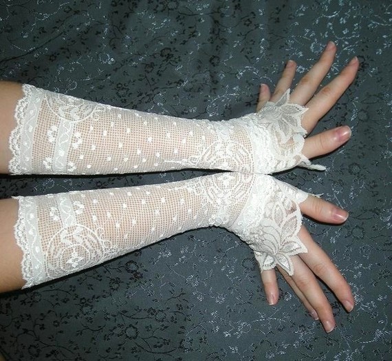 Свадебные перчатки без пальцев