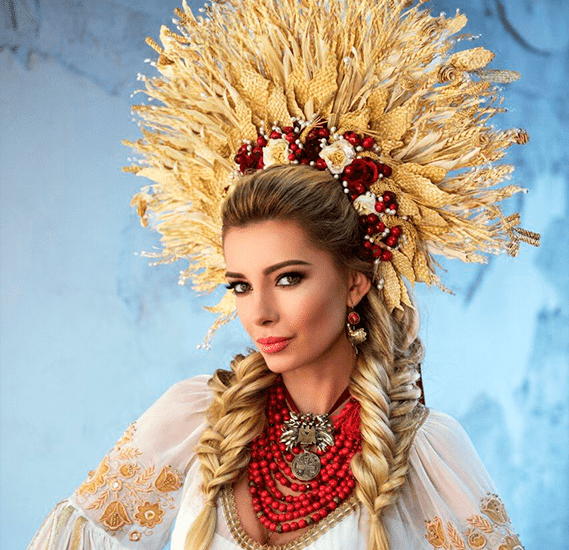 Украинка показала вышиванку и каравай на конкурсе «Мисс Вселенная»