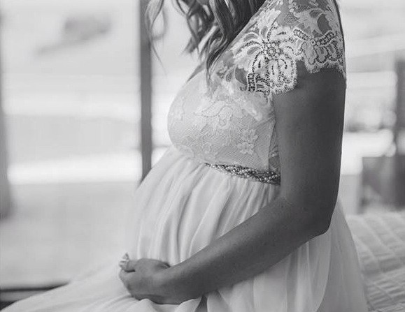 Наряд для беременной невесты: свадебное платье недели по версии Ivetta