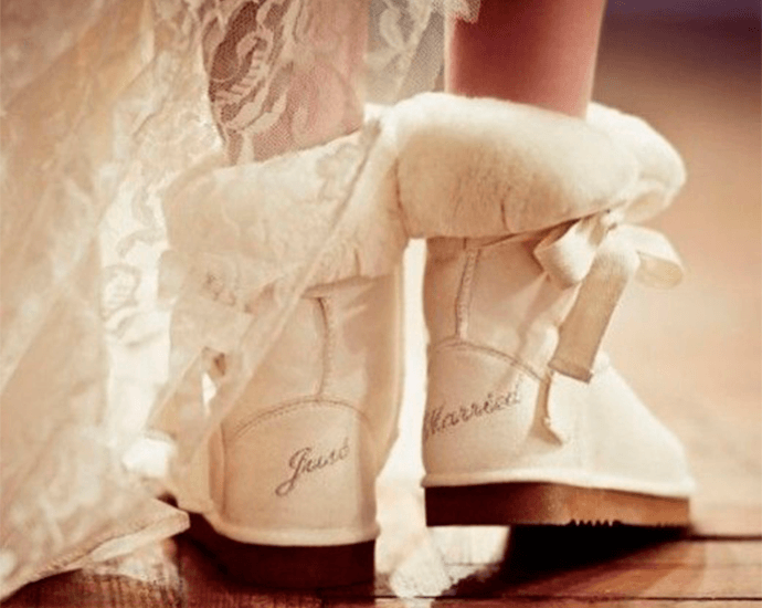 5 вариантов необычных зимних сапог для невесты