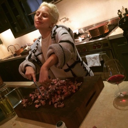 Леди Гага готовит