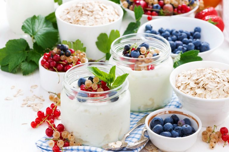 7 рецептов прекрасных домашних йогуртов с натуральными добавками