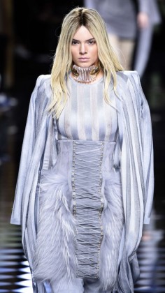 Кендалл Дженнер Balmain 2016