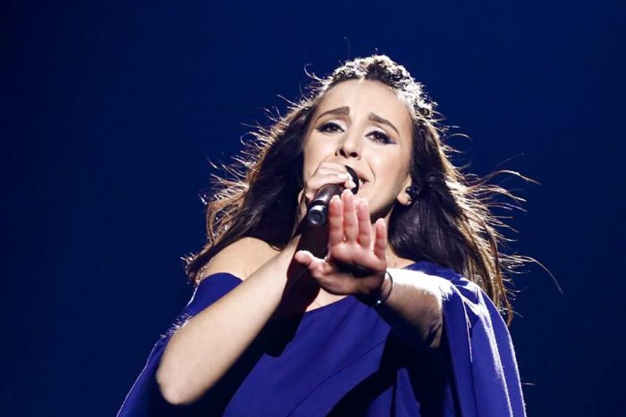 Джамала в синем платье с открытыми плечами на Евровидении 2016