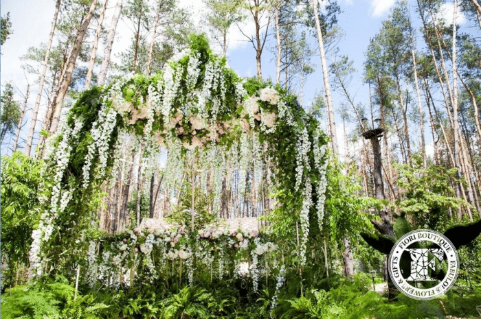 Арка для венчания в лесу