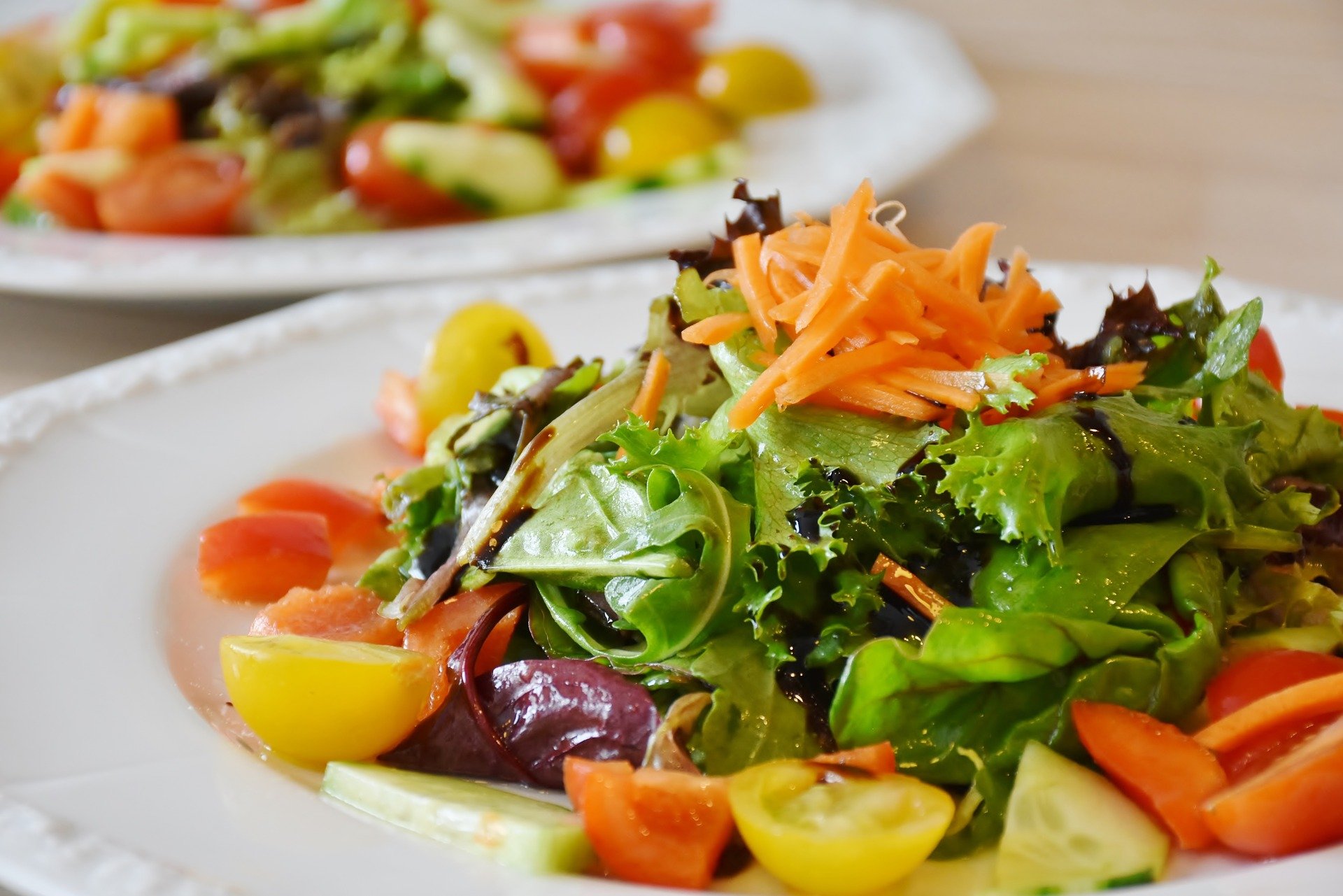 5 замечательных рецептов свежих весенних салатов