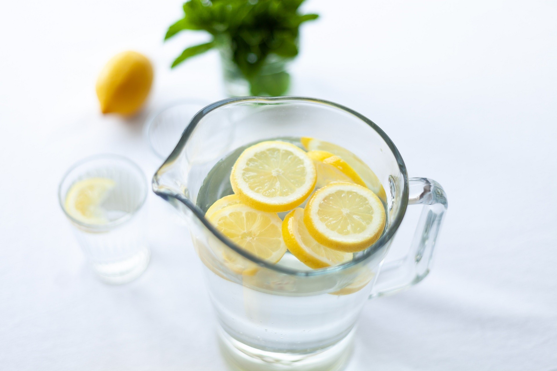 Теплая вода с лимоном и медом